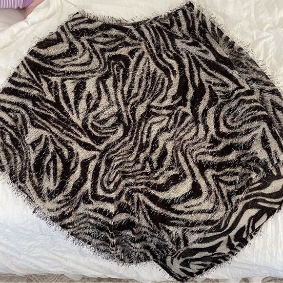 Coco + Carmen Zebra Poncho - Picture 3 of 6